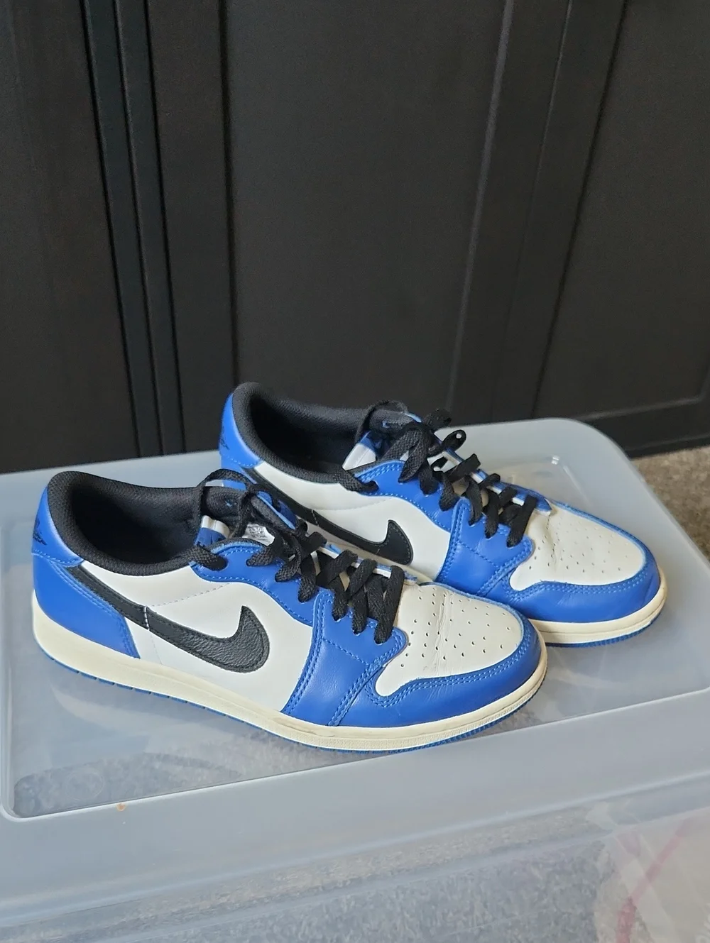 Nike Jordan Men’s Low-Top Sneakers in White, Blue & Black Mens Size 8